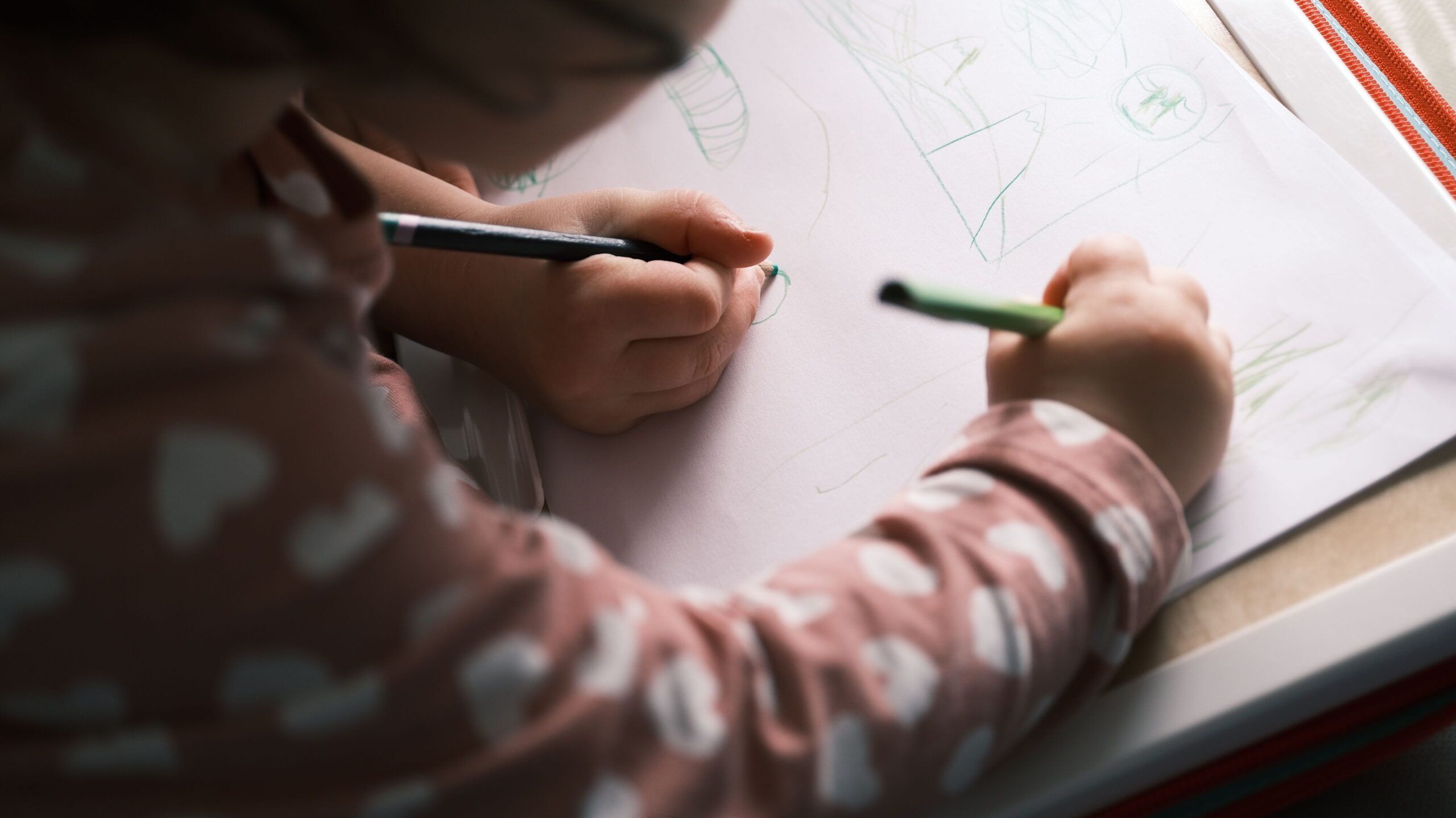 15 best fine motor activities for 2 year olds at home (4)