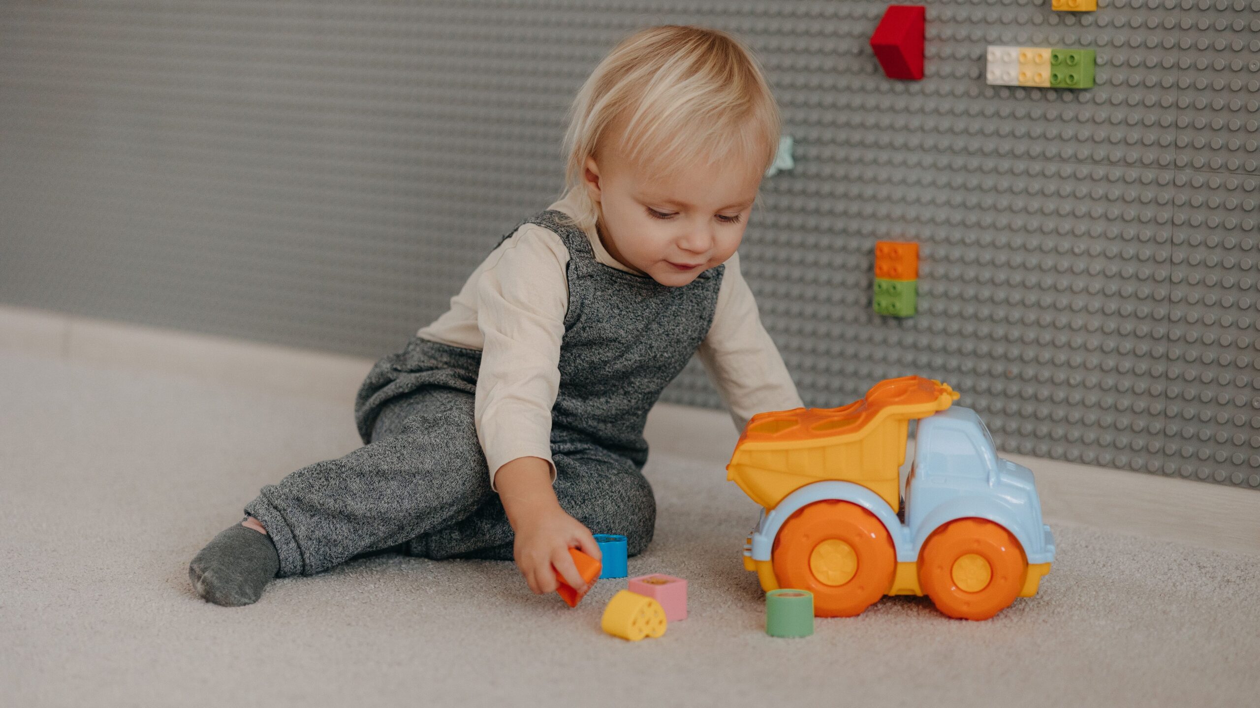20 gross motor activities for toddlers at home no equipment needed (3)