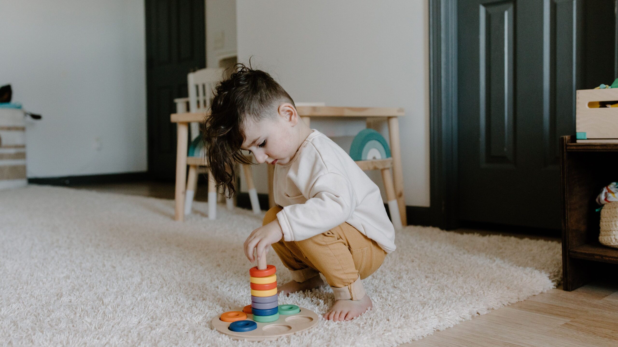 montessori activities for toddlers 25 simple ideas to build independence through play (5)